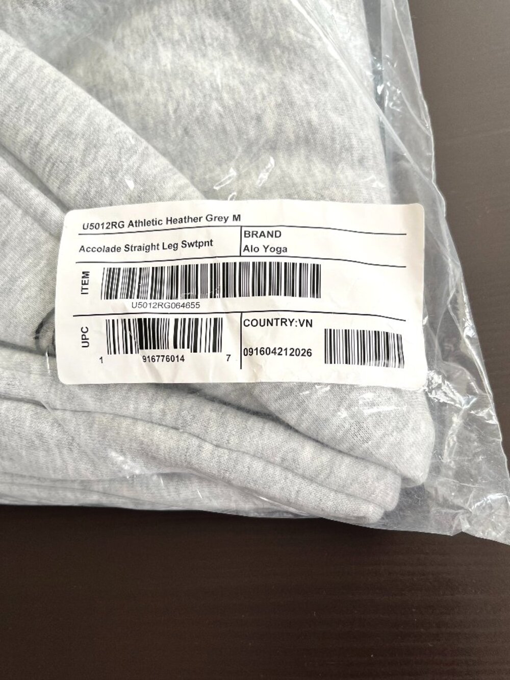 Alo Yoga Accolade Straight Leg Grey Sweatpants Size M Unisex U5012RG - Picture 9 of 11